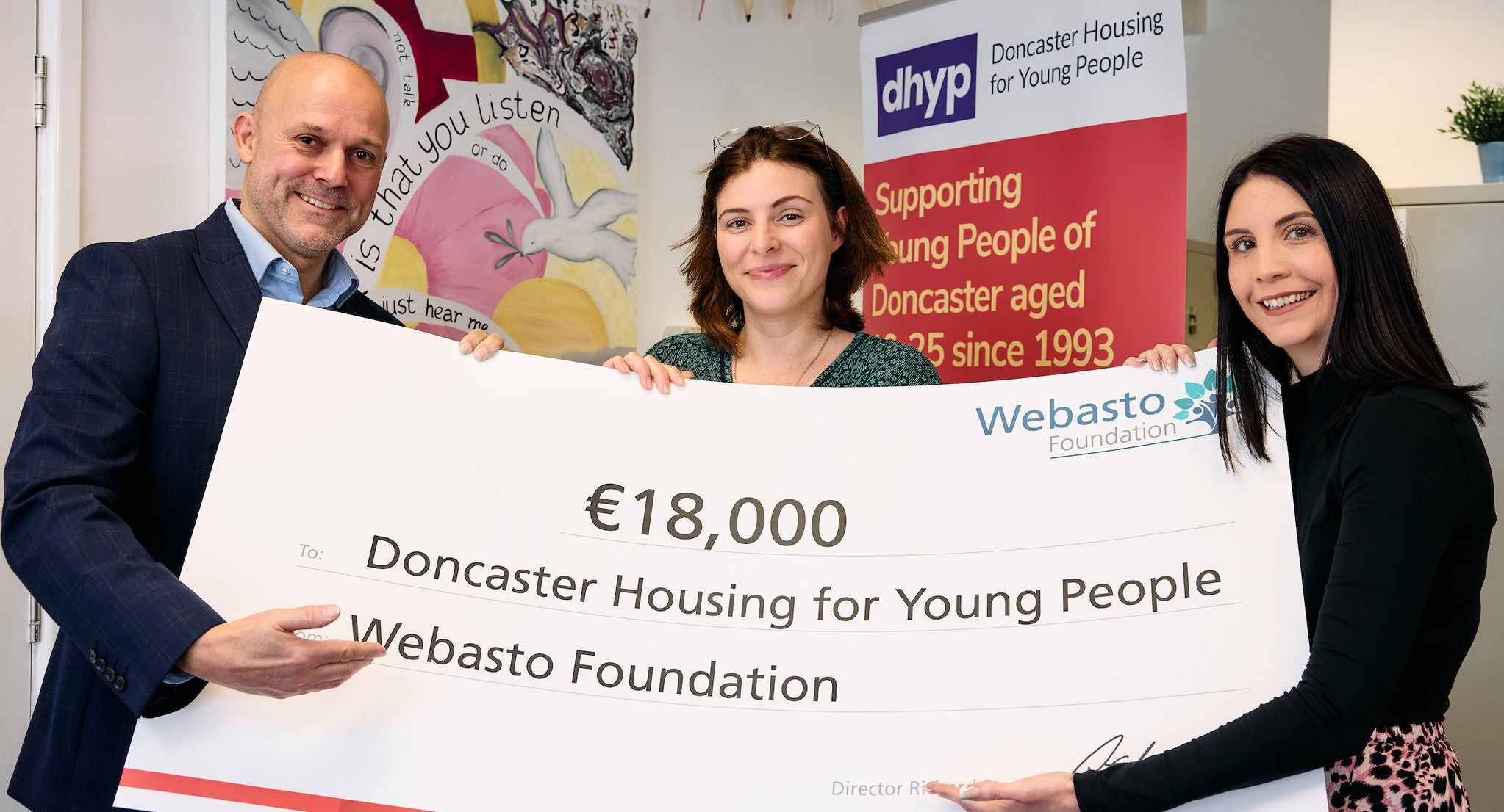 Pix: Shaun Flannery/shaunflanneryphotography.com
COPYRIGHT PICTURE>>SHAUN FLANNERY>01302-570814>>07778315553>>
28th November 2023
Webasto Foundation cheque presentation to Doncaster Housing for Young People
L-R Richard Stoakes, Managing Director at Webasto Thermo & Comfort UK Ltd, Michèle Beck, CEO, Doncaster Housing for Young People, Kim Jessop, Volunteer Coordinator, Doncaster Housing for Young People.