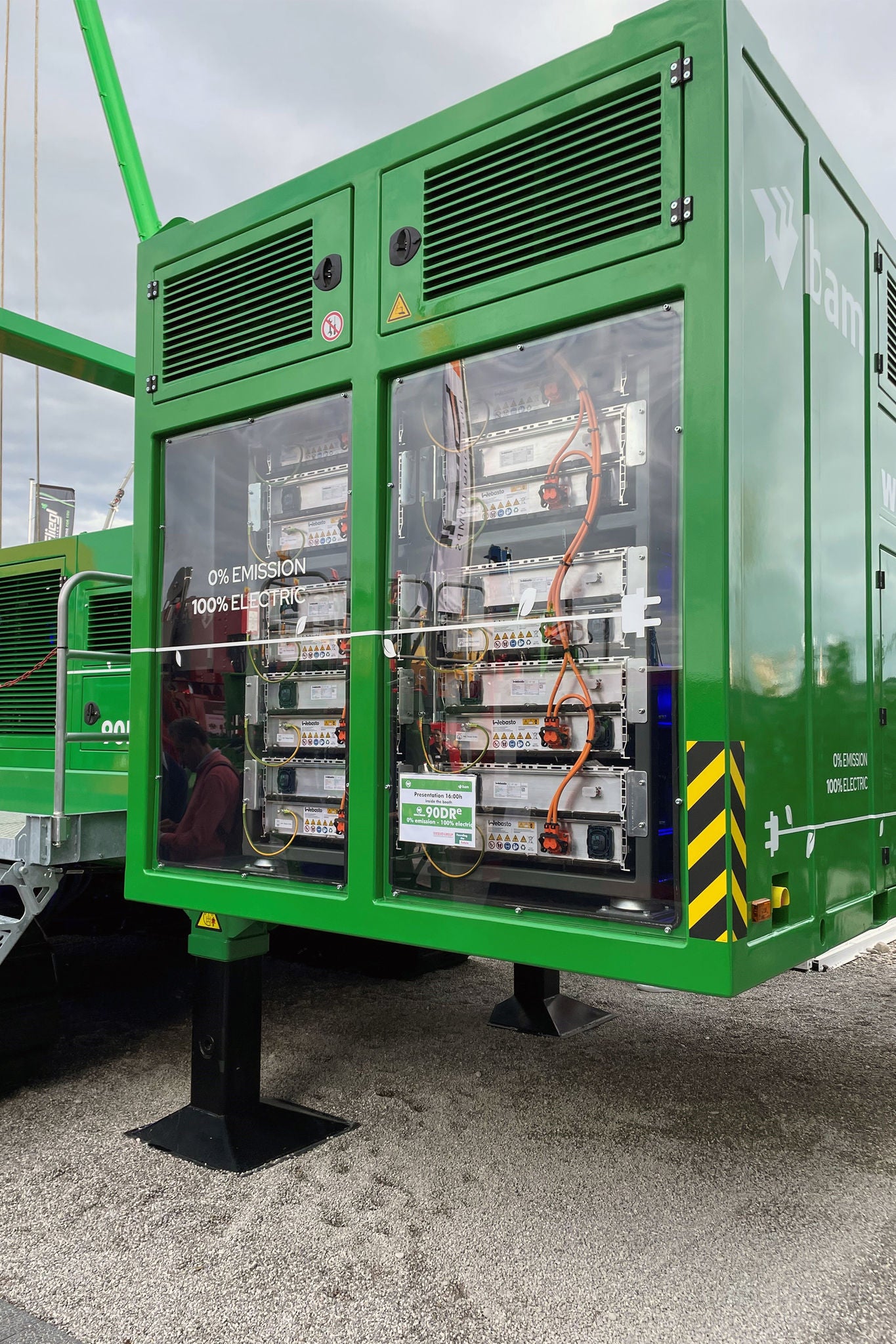 Six batteries are permanently installed and supply power to a small drive motor. The other 30 packs can be removed and provide the power required for drilling or pile driving.