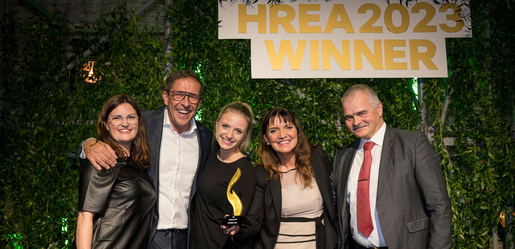 Strahlende Sieger: Die Webasto Delegation nahm den Preis in Berlin in Empfang (v.l.: Kerstin Kräutlein, Marc Pastowsky, Sabrina Wichert, Heidi Möhwald, Andreas Dikow)