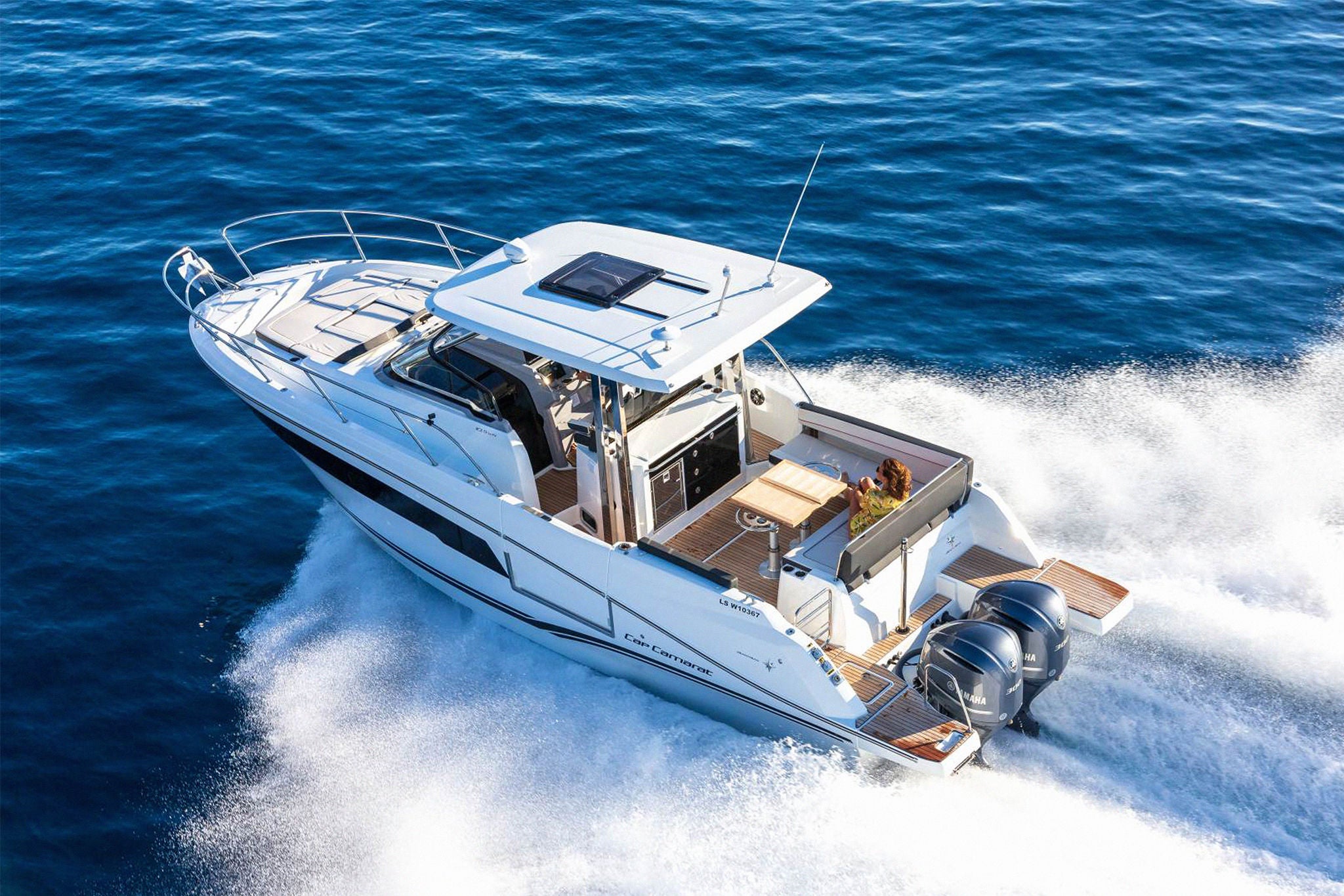 Product picture of Webasto BlueSky marine roof on a boat